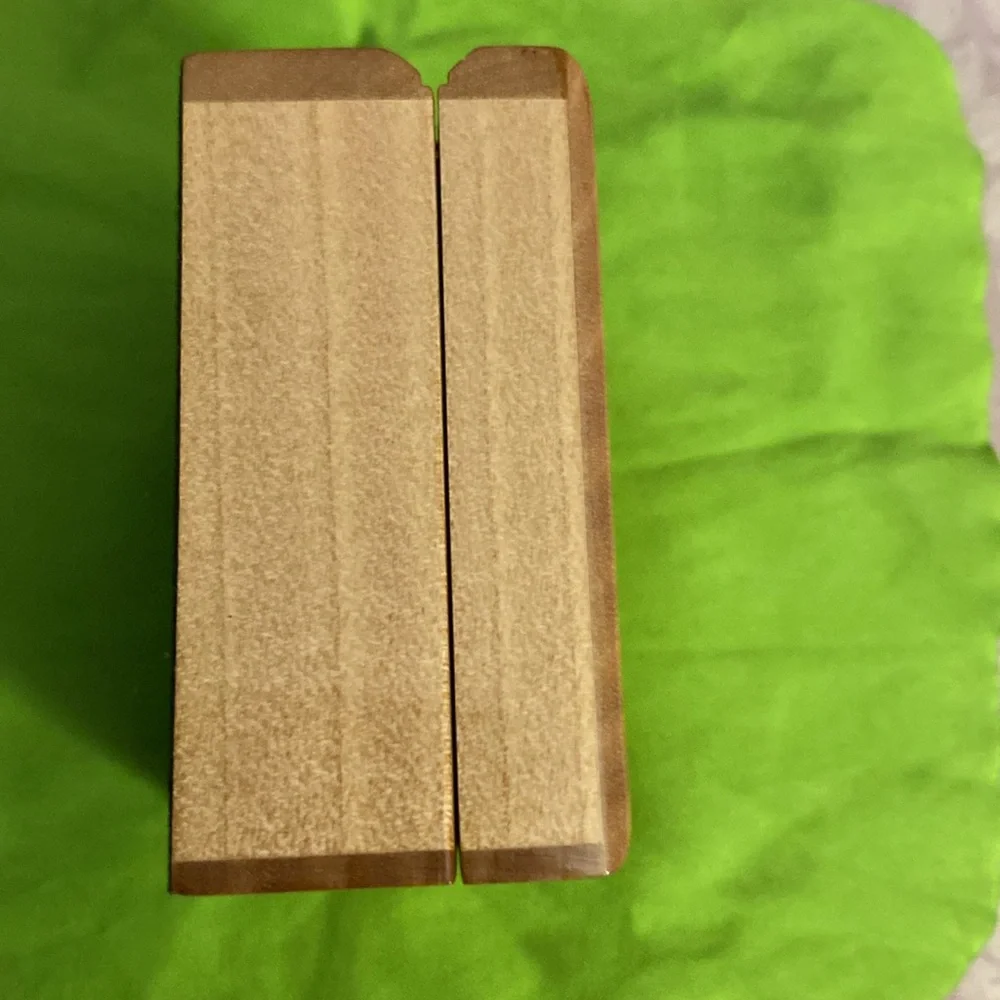 Krementz wooden design jewelry box - Picture 4 of 5
